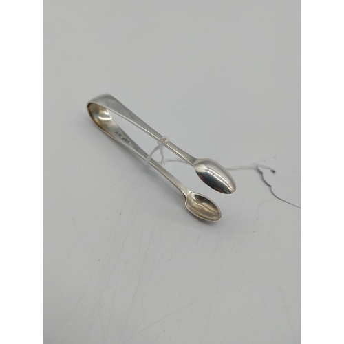 1012 - English silver sugar tongs. Hallmarked in Sheffield. 1903 - 04. Maker: Joseph Rodgers & Sons { subse... 