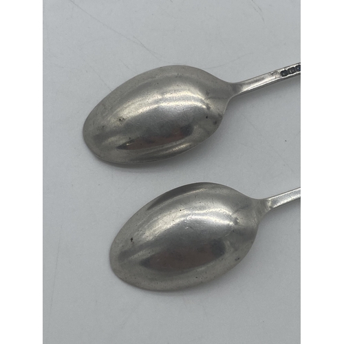 1013 - Pair of English silver tea spoons. Hallmarked in Sheffield. Maker: Joseph Rodgers & Sons { subsequen... 