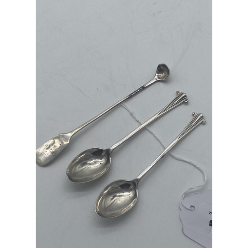 1013 - Pair of English silver tea spoons. Hallmarked in Sheffield. Maker: Joseph Rodgers & Sons { subsequen... 