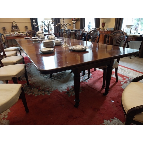 481 - Good quality Will.IV. Mahogany dining room table, raised on tapered legs decorated with acanthus lea... 