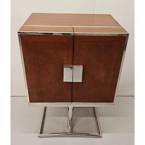 104 - Good quality Mid Century design Walnut and chrome home bar/ drinks cabinet. {94 cm H x 60 cm W x 45.... 