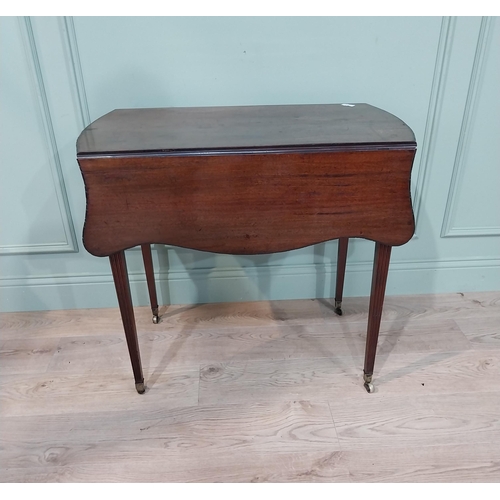 447 - Good quality 19th C. mahogany drop leaf table on square tapered legs. [72 cm H x 82 cm W x 49 cm D}.