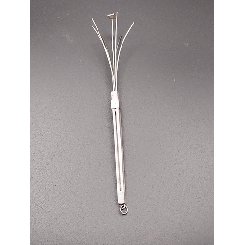 519 - Swizel Cocktail Stick Hallmarked London approx 1970 makers mark SJ Rose & Son. 5.9g