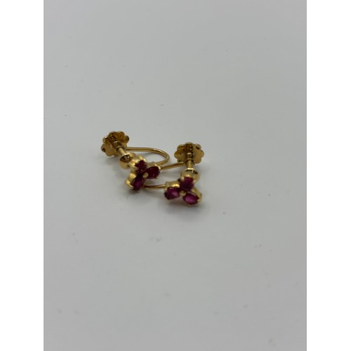 562 - 14ct gold Ruby screw back earrings 2.5g.