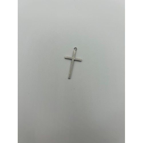 558 - Silver Cross, Hallmarked Birmingham 1978. 2.2g