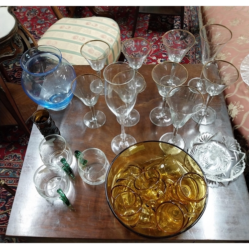 481 - Miscellaneous lot of twenty eight pieces of glassware including wine glasses, amber punch bowl and g... 