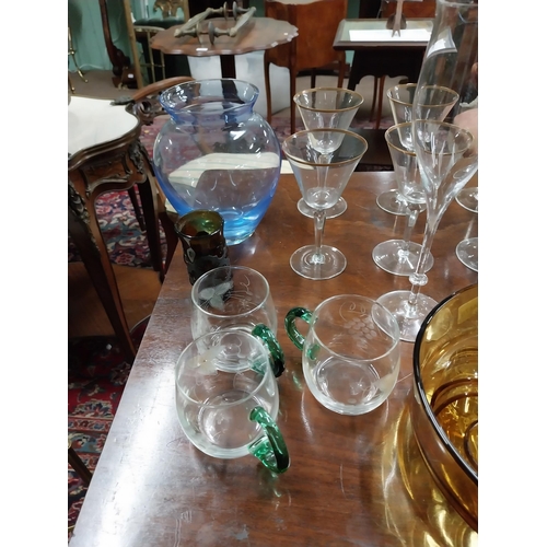481 - Miscellaneous lot of twenty eight pieces of glassware including wine glasses, amber punch bowl and g... 