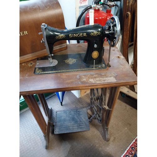 480A - Singer Sewing Machine. {100 cm H x 77 cm W x 50 cm D}.