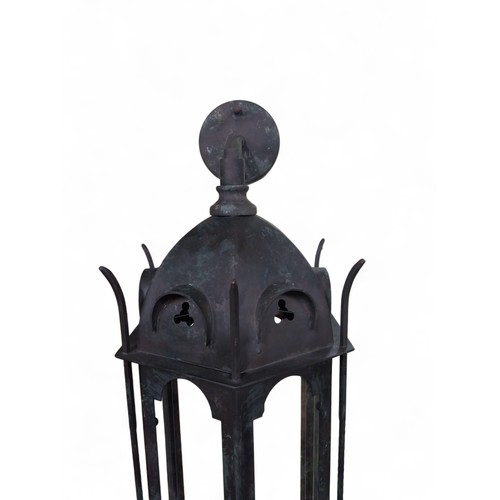 18A - Good quality bronzed metal Gothic wall lantern. {60 cm H x 24 cm W x 24 cm D}