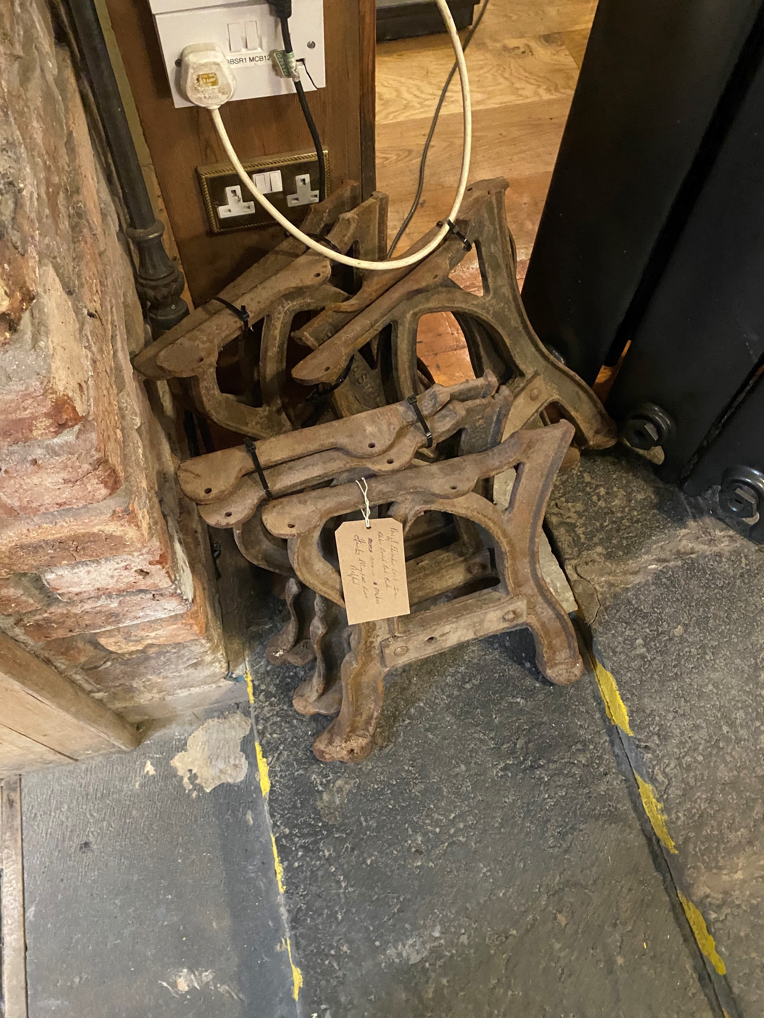 Set of four cast iron bench supports & on single Bench support. { 40cm ...