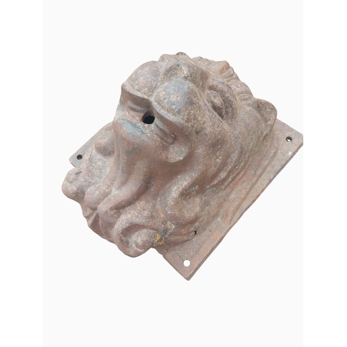 50A - Good quality cast iron Lion's mask wall fountain. {35 cm H x 30 cm W x 25 cm D}.