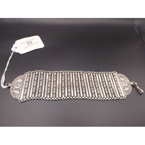 22 - Silver style  bracelet. Wt: 93.7 grms.