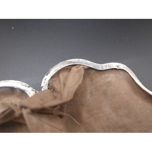 33 - Silver plated Ladies purse. Wt: 90 grms.