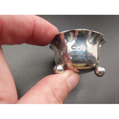 42 - Four silver salt pots with spoons. Hallmarked in London. Wt: 72.7 grms in total.