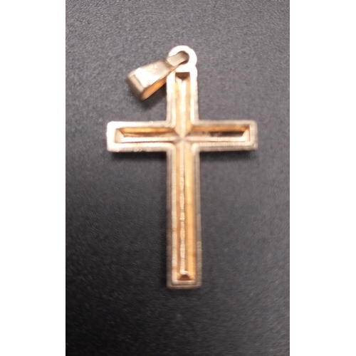 58 - 14 ct gold cross. Wt: 1.6 grms.