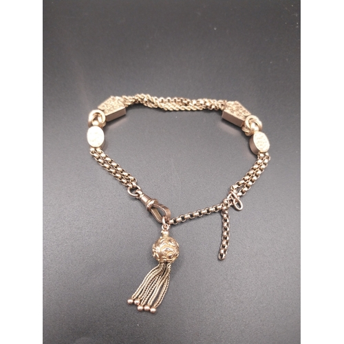 62 - 9 ct gold ornate Ladies bracelet. Wt: 16.1 grms.