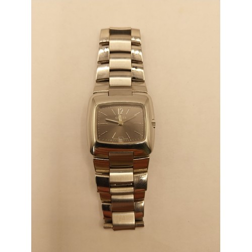 108 - Gucci ladies stainless steel watch- with paperwork