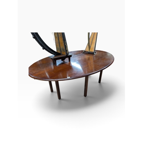 205 - Irish mahogany Wake's table in the Georgian manner raised on square legs. {75 cm H x 245 cm W x 156 ... 