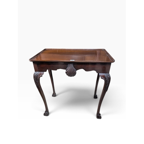 46 - 19th C. Irish mahogany Silver table on four claw and ball feet with shaped shell apron. {74  cm H x ... 