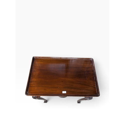 46 - 19th C. Irish mahogany Silver table on four claw and ball feet with shaped shell apron. {74  cm H x ... 