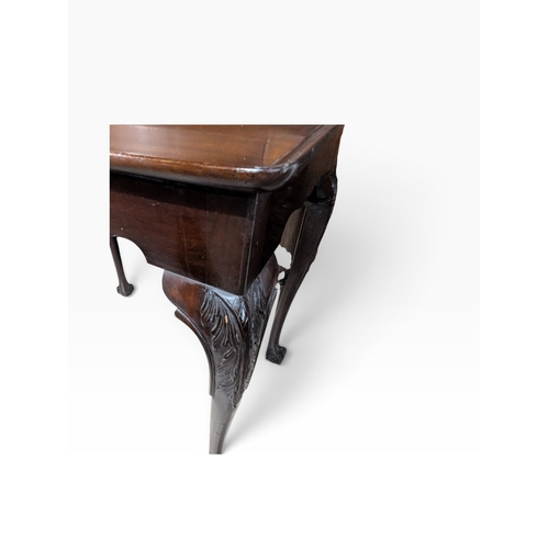 46 - 19th C. Irish mahogany Silver table on four claw and ball feet with shaped shell apron. {74  cm H x ... 