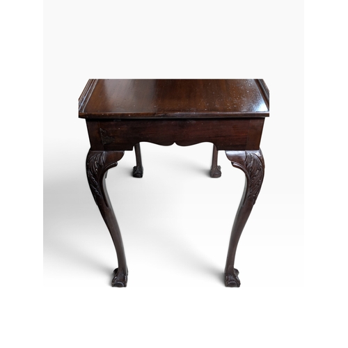 46 - 19th C. Irish mahogany Silver table on four claw and ball feet with shaped shell apron. {74  cm H x ... 