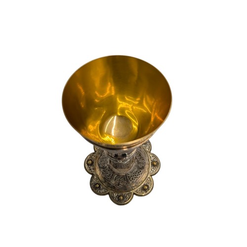 2 - 18 ct Irish gold and silver Chalice decorated with Celtic design. Hallmarked in Cork 1926.
Maker's n... 
