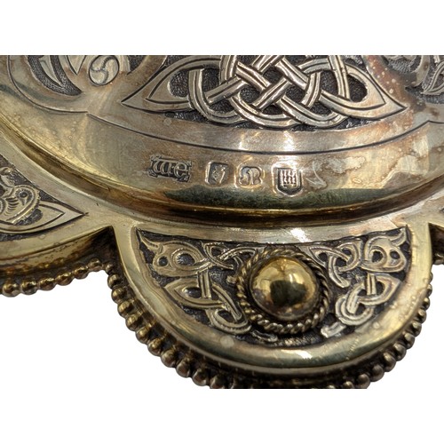 2 - 18 ct Irish gold and silver Chalice decorated with Celtic design. Hallmarked in Cork 1926.
Maker's n... 