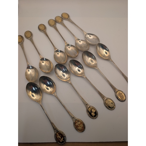 34 - Royal Horticultural Society flower spoons in case with certificate of authenticity. Solid sterling s... 