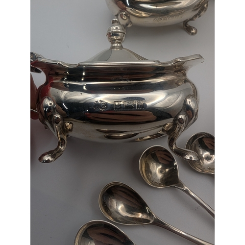 53 - Cased silver condiment set, Hallmarked London - 242.8grms total weight