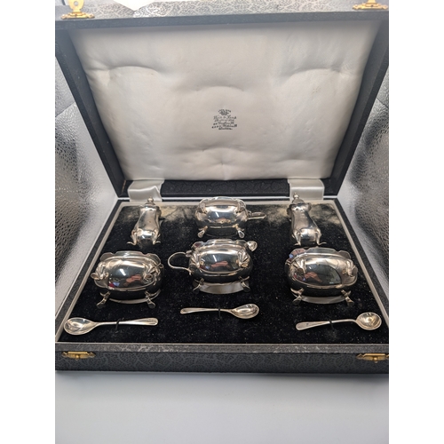 53 - Cased silver condiment set, Hallmarked London - 242.8grms total weight