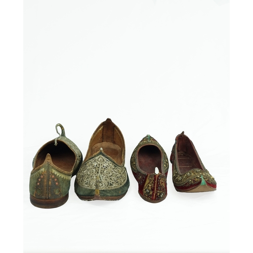 56 - Two pairs of elegant sandal shoes for ceremonies, Ottoman Turkey, 19th Century.

Of traditional form... 