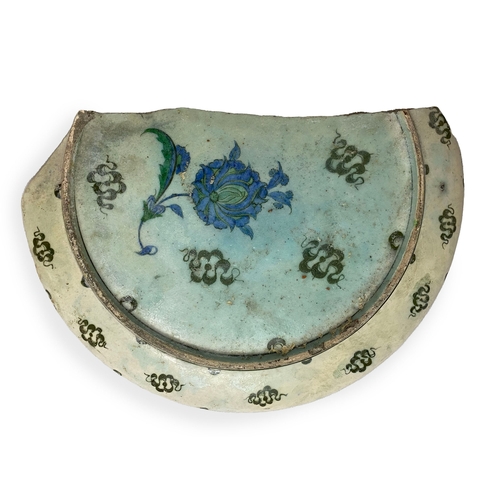 84 - A FRAGMENT OF RARE IZNIK FIGURAL POTTERY DISH, IZNIK OTTOMAN TURKEY, CIRCA 1600

Of circular form, f... 