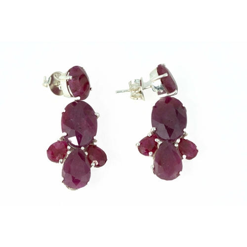 103 - Oval Shaped Faceted Corundum/Ruby Silver Earring 

Wide with push back locks
15grams total weight 
3... 