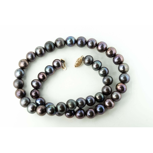 73 - Black cultured pearl necklace

Consisting of 45, 9-10mm diameter round pearls, a black cultured pear... 