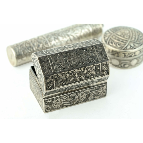 97 - 3 Small Silver Boxes

Presenting a collection of three small silver boxes, each boasting a distinct ... 