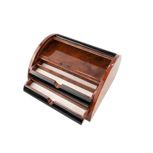 148 - Visconti Lacquer Pen Holder   

Featuring a slatted roll-down opening, this lacquer pen case elegant... 