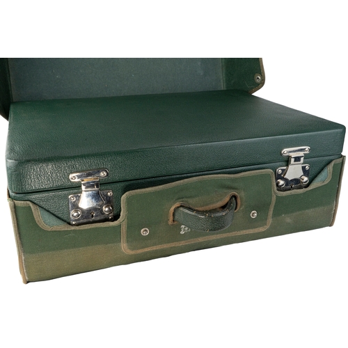 167 - Green Grooming Toiletry Gentleman’s Set  

A fine green leather travel luggage with lock and catches... 