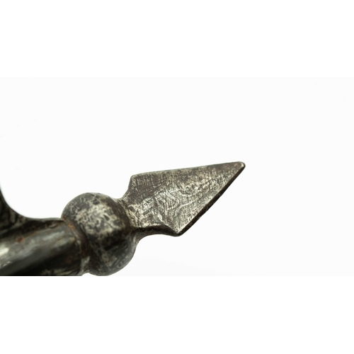 155 - A LIZARD LEATHER SPEAR HEAD, Of traditional spearhead form, the mid-rib featuring a lozenge-shaped r... 