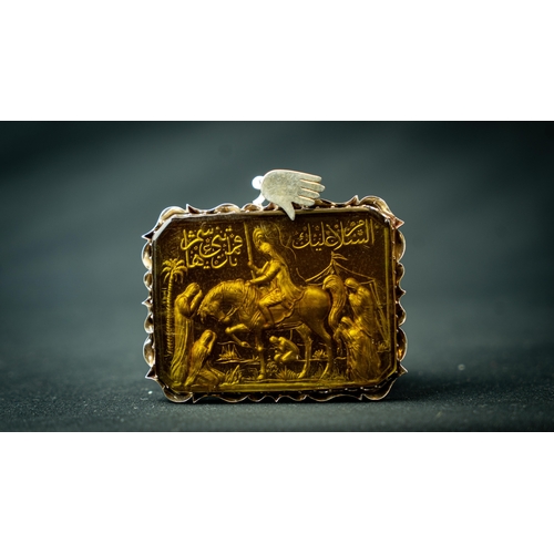 3 - A SILVER FRAMED CARVED AGATE PENDANT WITH WELCOMING PROPHET MUHAMMAD DEPICTION AT MADINA AL MUNAWWAR... 