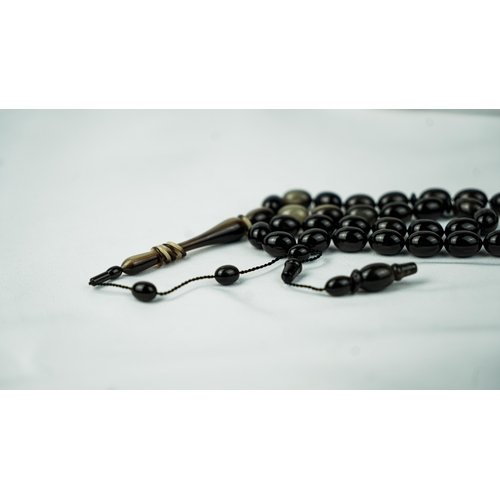 58 - The tasbih strung  with 33  ovoid  beads, flat stops, narrowing and nicely elongating imama with fiv... 