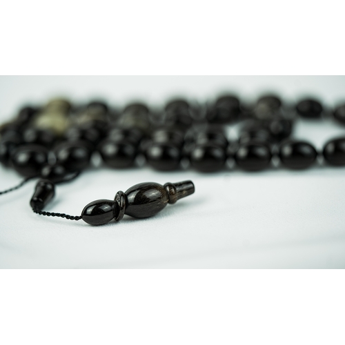 58 - The tasbih strung  with 33  ovoid  beads, flat stops, narrowing and nicely elongating imama with fiv... 