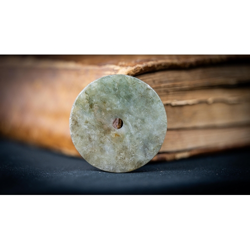 123 - A HARD STONE GREEN PLAIN ROUNDEL, 36 gr