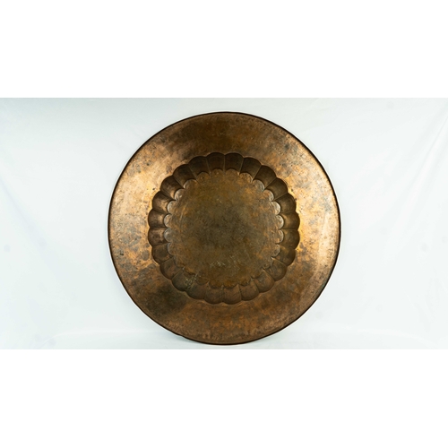 114 - SILVER INLAID BIDRI TRAY (THALI), DECCAN INDIA, 19TH CENTURY, Of shallow rounded form, resting on a ... 