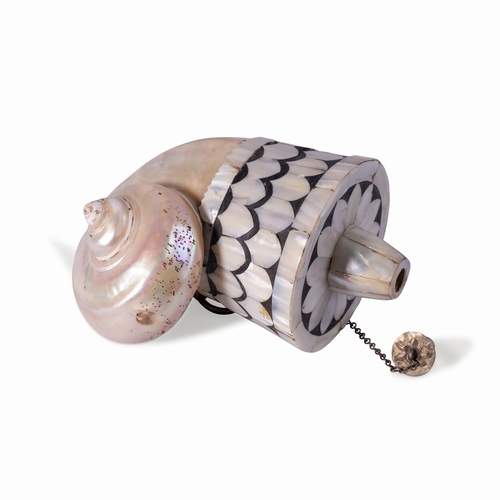 124 - A MOTHER OF PEARL POWDER FLASK, GUJARAT, WESTERN INDIA, 18TH - 19TH CENTURY, Formed from a nautilus ... 