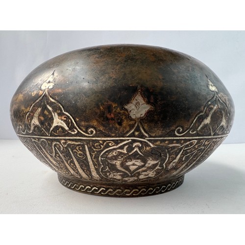 3 - A MAMLUK 
REVIVAL SILVER INLAID BRASS BOWL

A Mamluk Revival Silver Inlaid Brass  Bowl
Of compressed... 