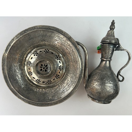 22 - A SILVER GILTED COPPER EWER AND BASIN SET
1583 gr
30 cm high
29 cm dia