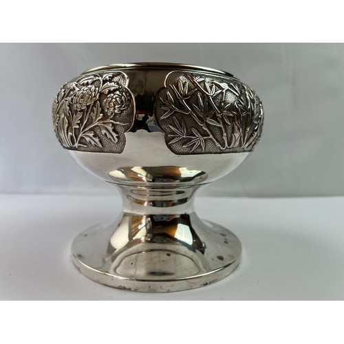 39 - A GERMAN SILVER FOOTED BOWL
977 gr
13,5 mouth dia
15,5 cm base dia
15,5 high