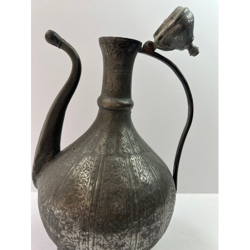 40 - A BRASS
 EWER
1195 gr
approx. 32 cm
13 cm base dia