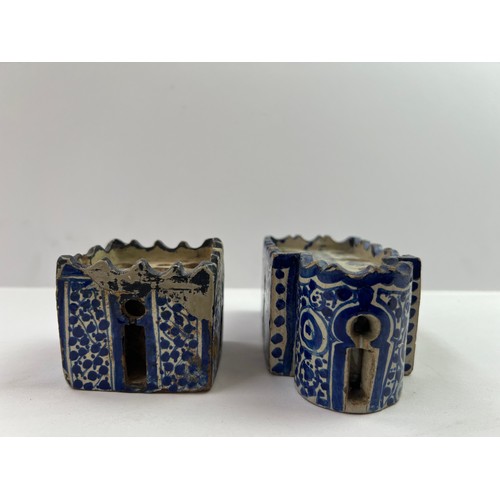 43 - BLUE PORCELAIN INK POT SET 
NORTH AFRICA/MOROCCO
19TH CENTURY

Two decorative porcelain inkwells, th... 